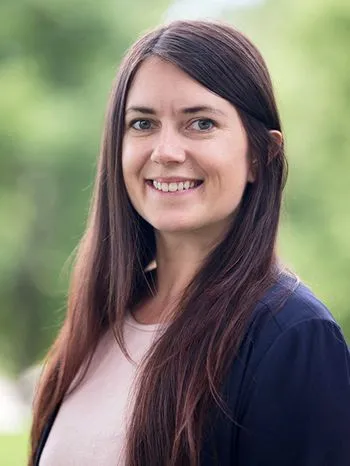 Headshot of Jennifer Poe.